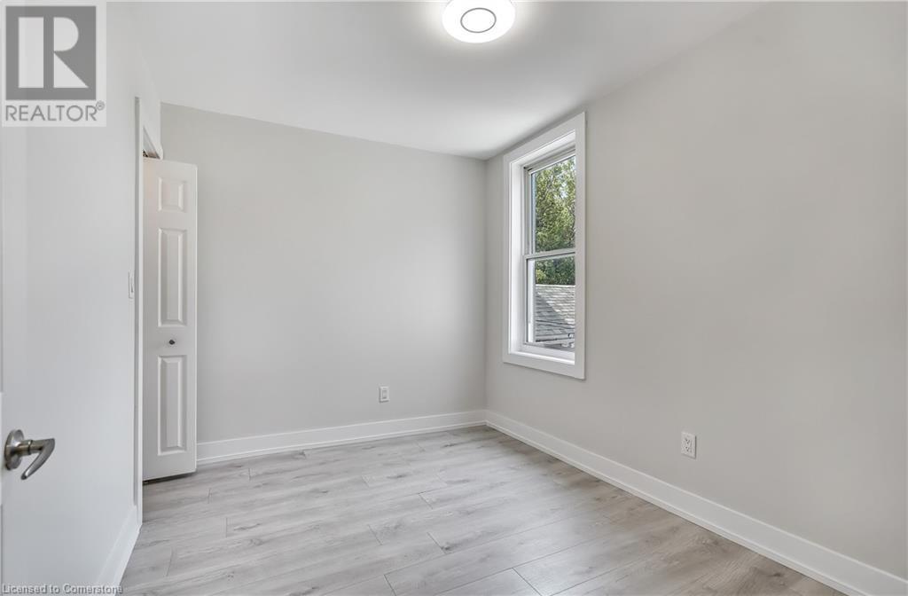221 Rosslyn Avenue N, Hamilton, ON - Indoor Photo Showing Other Room