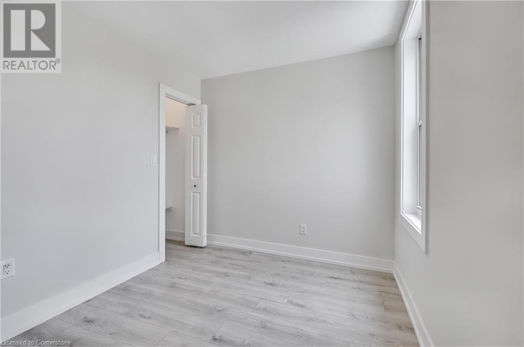 221 Rosslyn Avenue N, Hamilton, ON - Indoor Photo Showing Other Room