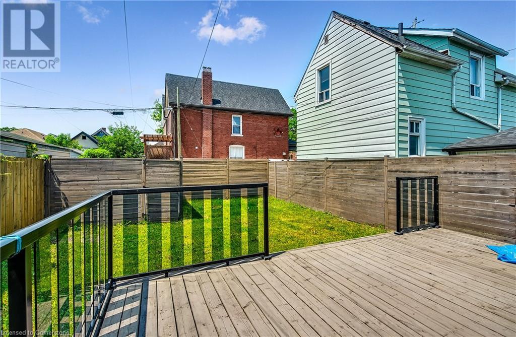 221 Rosslyn Avenue N, Hamilton, ON - Outdoor