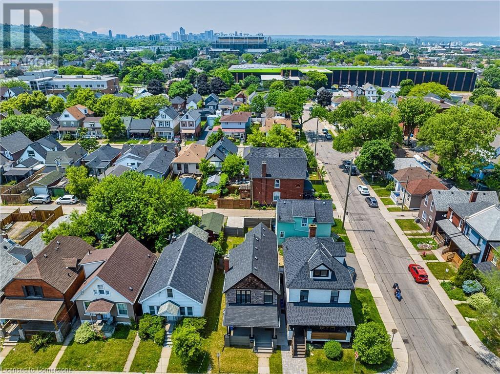 221 Rosslyn Avenue N, Hamilton, ON - Outdoor With View
