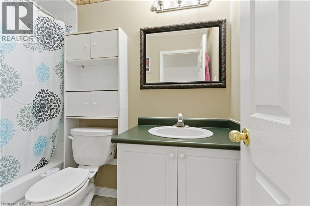 2 Racalmuto Street, Hamilton, ON - Indoor Photo Showing Bathroom