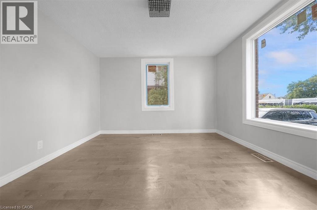 687 Upper James Street, Hamilton, ON - Indoor Photo Showing Other Room