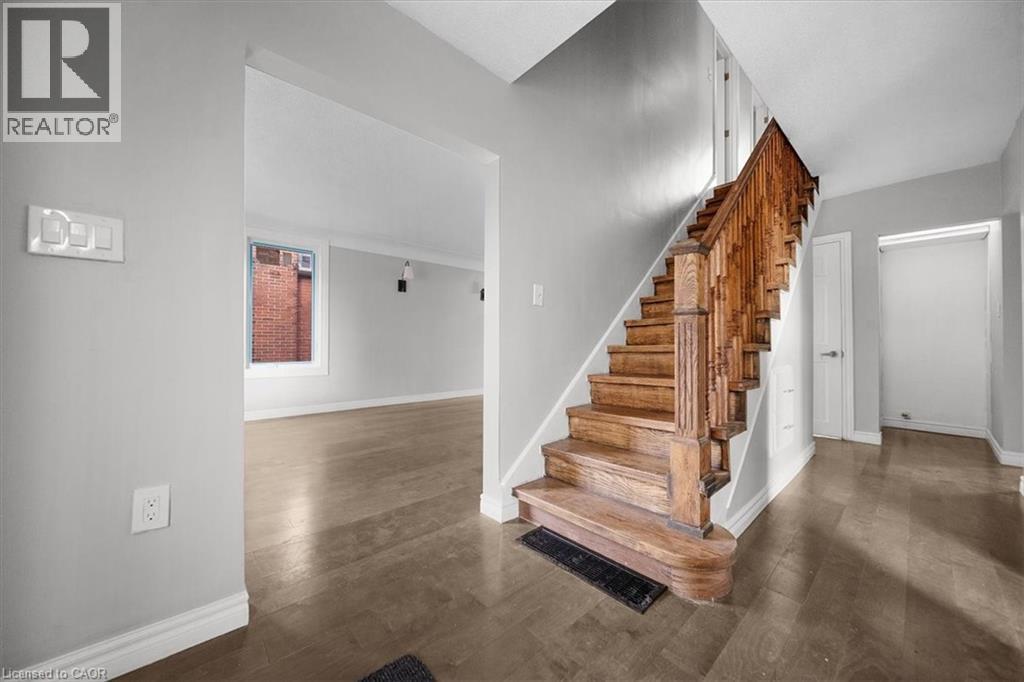 687 Upper James Street, Hamilton, ON - Indoor Photo Showing Other Room