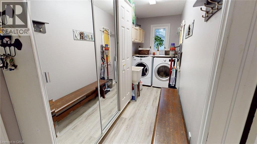 1962 Snake Road, Burlington, ON - Indoor Photo Showing Laundry Room