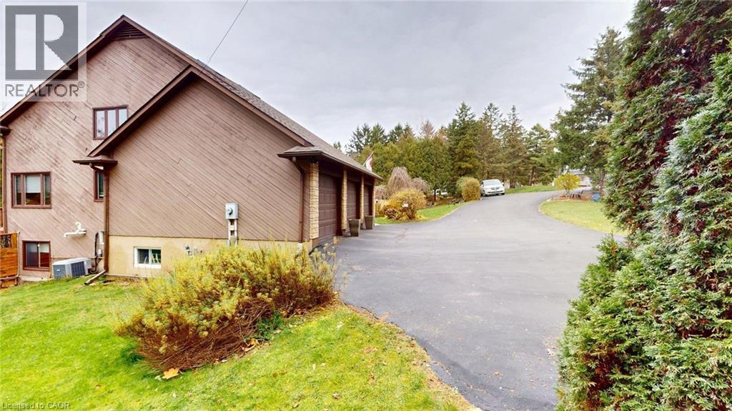 1962 Snake Road, Burlington, ON - Outdoor