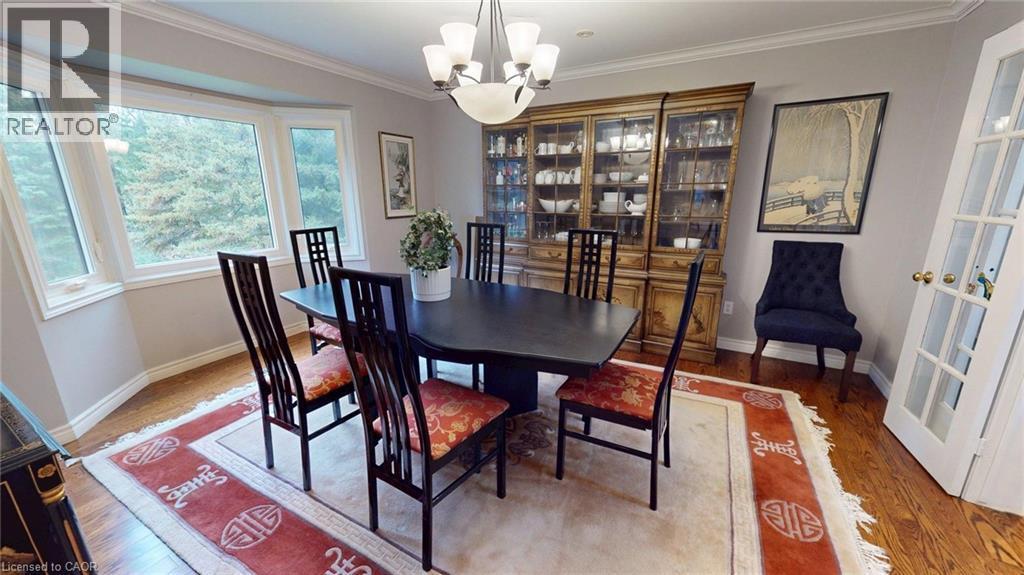 1962 Snake Road, Burlington, ON - Indoor Photo Showing Dining Room