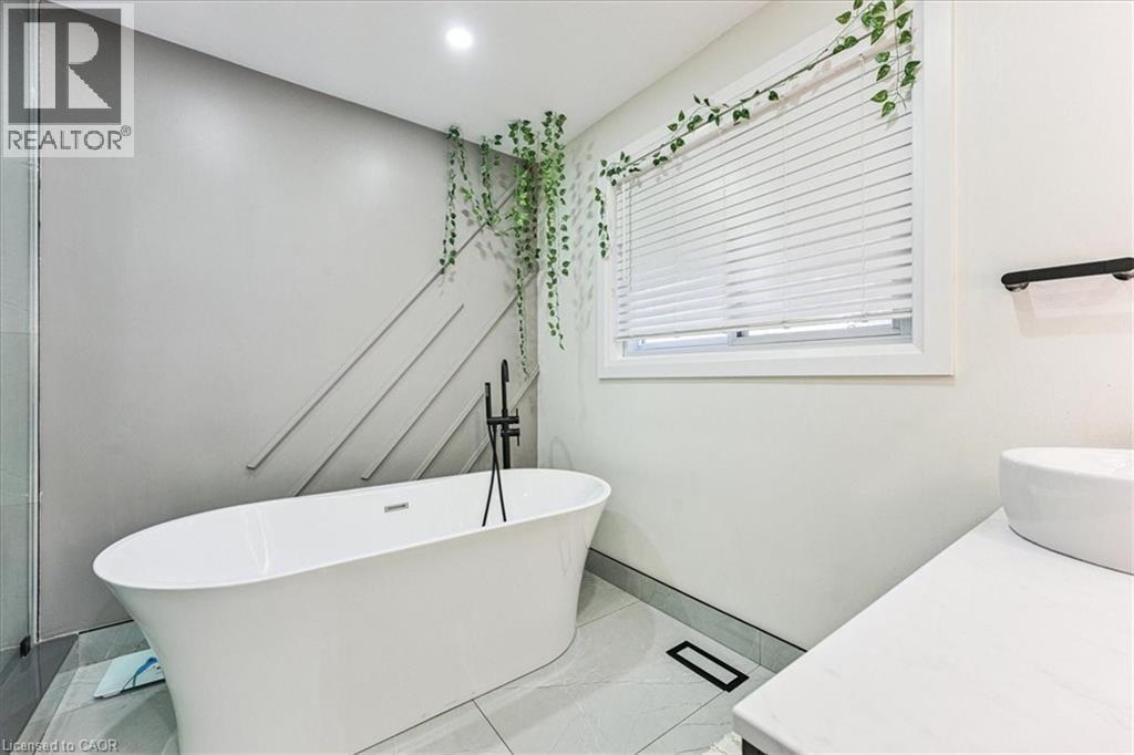 107 Deschene Avenue, Hamilton, ON