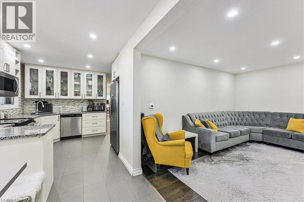 107 Deschene Avenue, Hamilton, ON