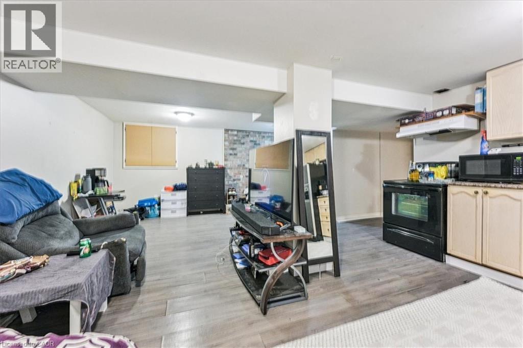 107 Deschene Avenue, Hamilton, ON