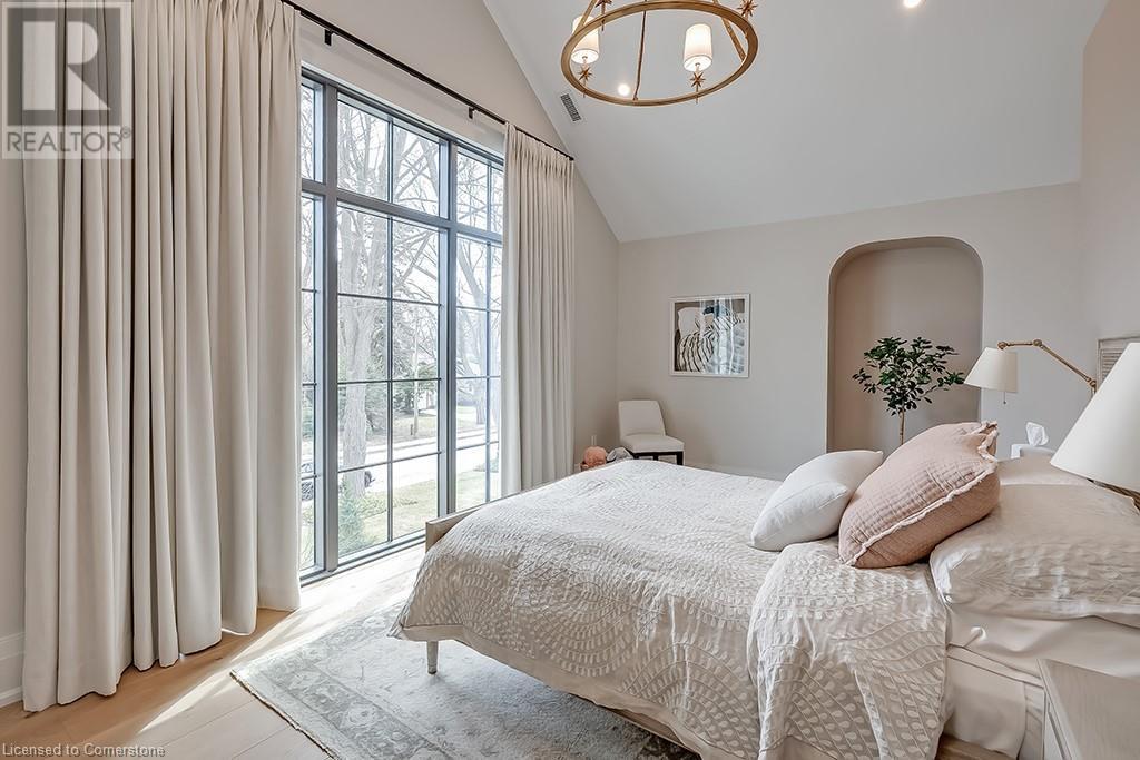 3093 Princess Boulevard, Burlington, ON - Indoor Photo Showing Bedroom