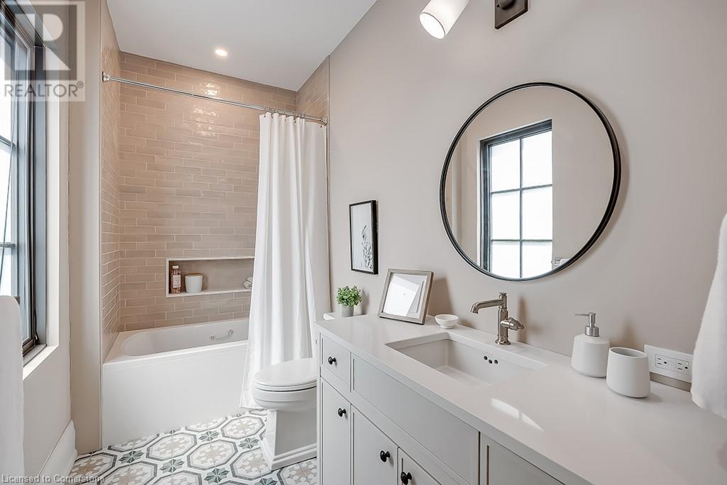 3093 Princess Boulevard, Burlington, ON - Indoor Photo Showing Bathroom