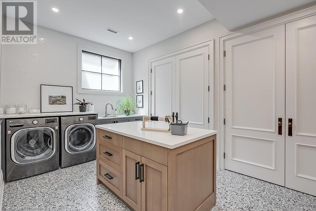 3093 Princess Boulevard, Burlington, ON - Indoor Photo Showing Laundry Room