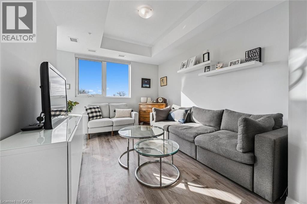 108 Garment Street Unit# 416, Kitchener, ON - Indoor Photo Showing Living Room