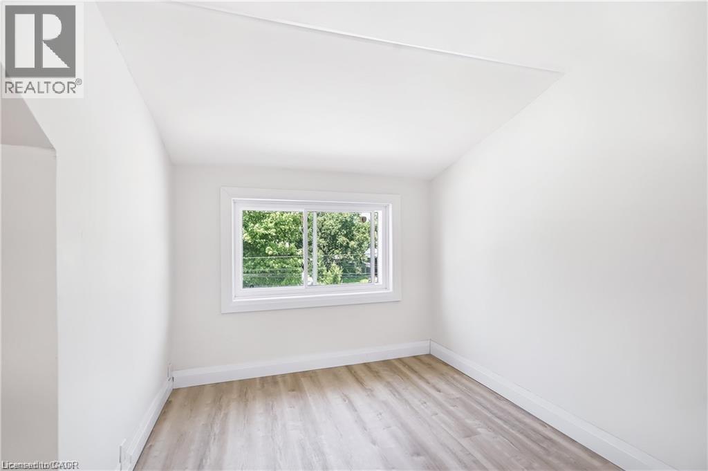 10 Comet Avenue Unit# 2, Hamilton, ON - Indoor Photo Showing Other Room