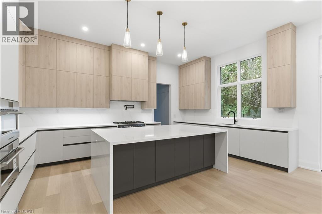 135 Secord Lane, Burlington, ON - Indoor Photo Showing Kitchen With Upgraded Kitchen