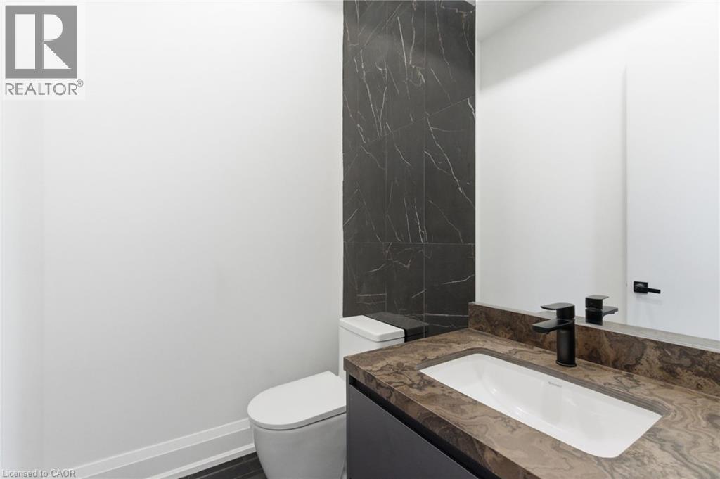 135 Secord Lane, Burlington, ON - Indoor Photo Showing Bathroom