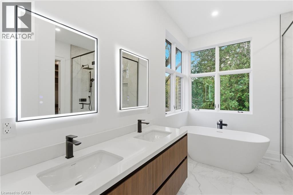 135 Secord Lane, Burlington, ON - Indoor Photo Showing Bathroom