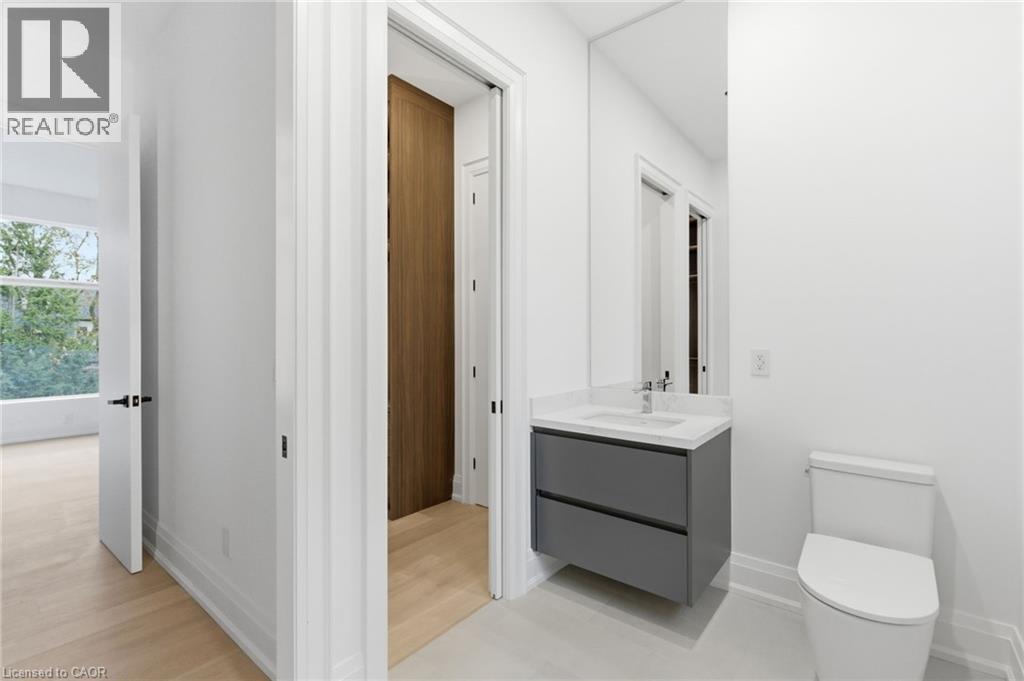 135 Secord Lane, Burlington, ON - Indoor Photo Showing Bathroom