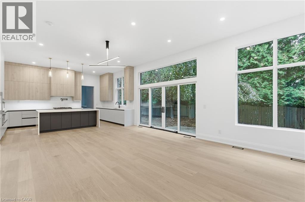 135 Secord Lane, Burlington, ON - Indoor Photo Showing Kitchen