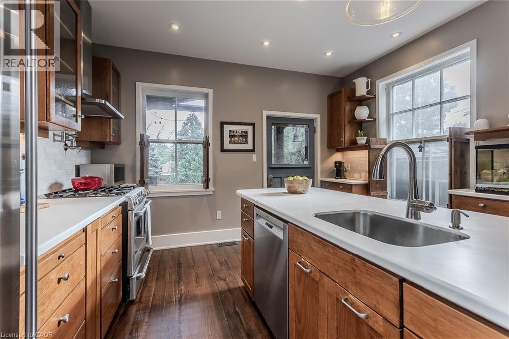 2154 Caroline Street, Burlington, ON - Indoor Photo Showing Kitchen