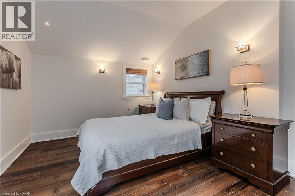 2154 Caroline Street, Burlington, ON - Indoor Photo Showing Bedroom