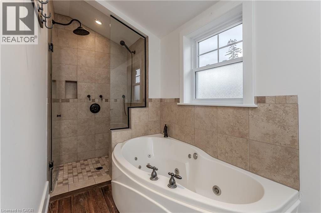 2154 Caroline Street, Burlington, ON - Indoor Photo Showing Bathroom