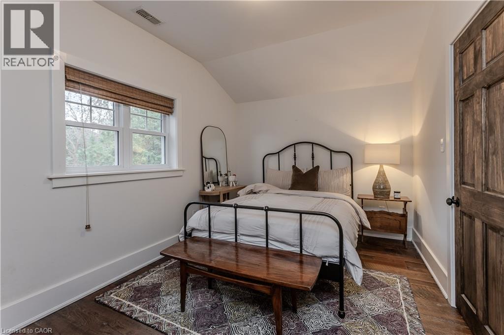 2154 Caroline Street, Burlington, ON - Indoor Photo Showing Bedroom