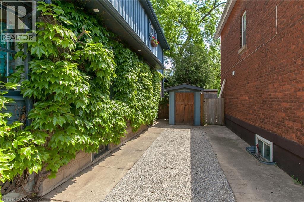 2154 Caroline Street, Burlington, ON - Outdoor