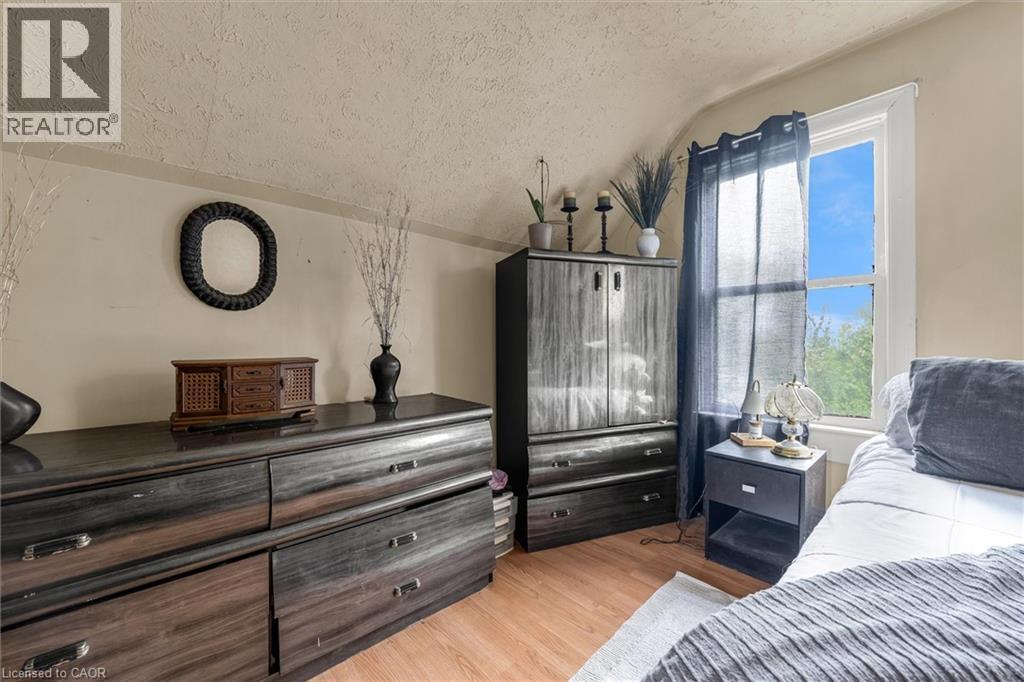 382 Beach Boulevard, Hamilton, ON - Indoor Photo Showing Bedroom