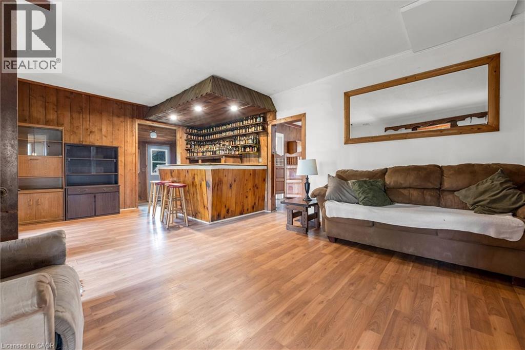 382 Beach Boulevard, Hamilton, ON - Indoor Photo Showing Living Room