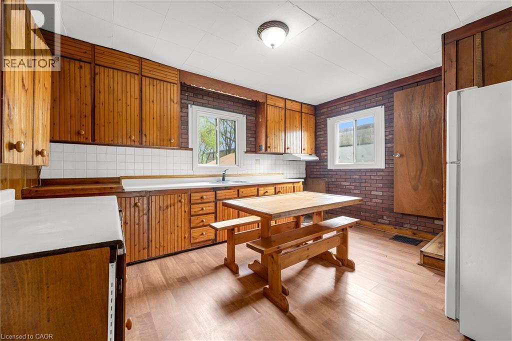 382 Beach Boulevard, Hamilton, ON - Indoor Photo Showing Kitchen