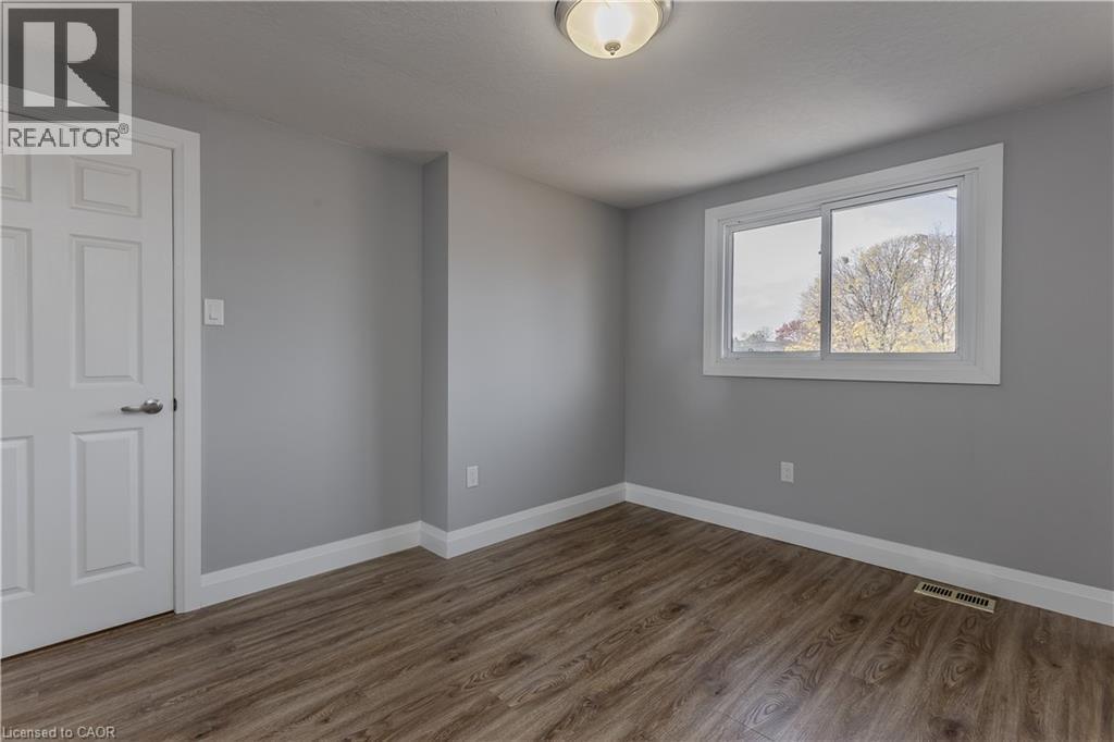 30 Graywood Road, Hamilton, ON - Indoor Photo Showing Other Room