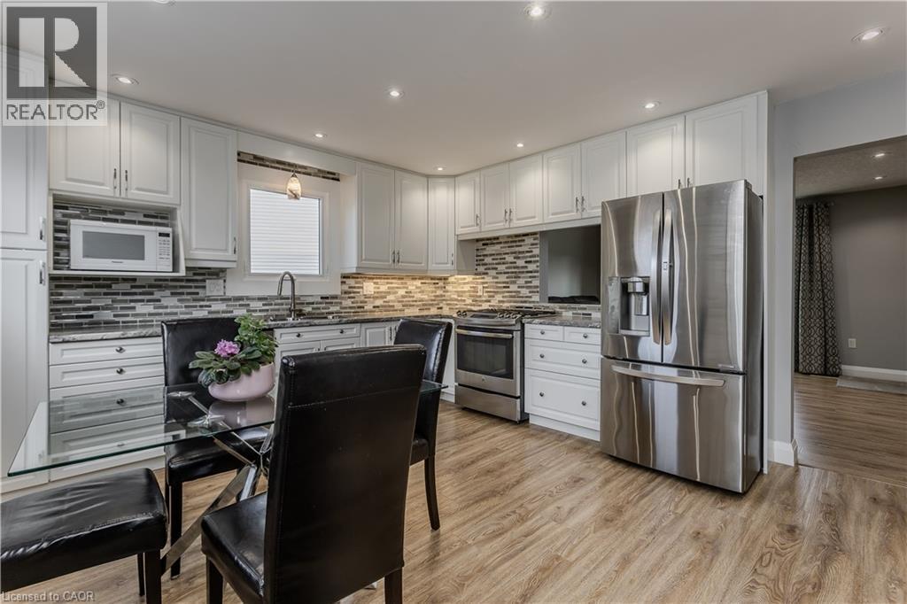30 Graywood Road, Hamilton, ON - Indoor Photo Showing Kitchen With Stainless Steel Kitchen With Upgraded Kitchen