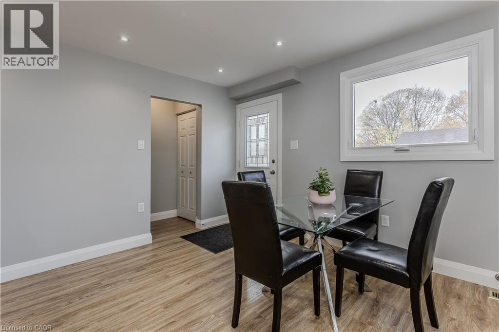 30 Graywood Road, Hamilton, ON - Indoor Photo Showing Dining Room