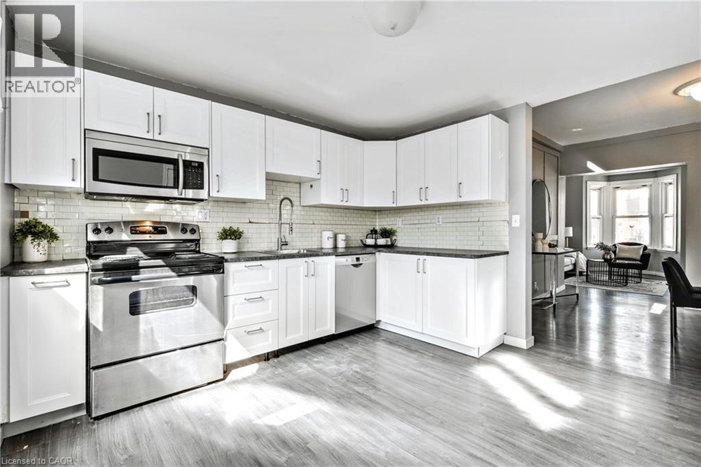 381 Herkimer Street, Hamilton, ON - Indoor Photo Showing Kitchen With Upgraded Kitchen