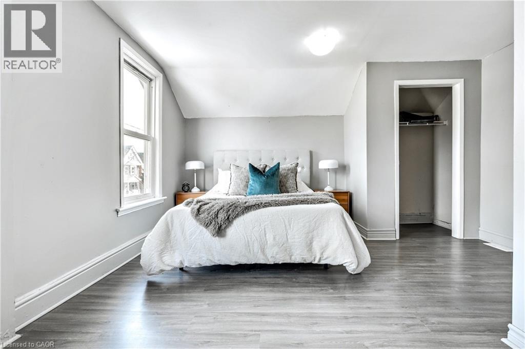381 Herkimer Street, Hamilton, ON - Indoor Photo Showing Bedroom