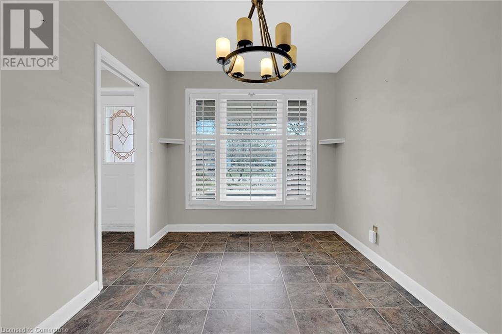 Unfurnished dining area featuring a notable chandelier and baseboards - 9 Gavin Drive, St. Catharines, ON - Indoor Photo Showing Other Room