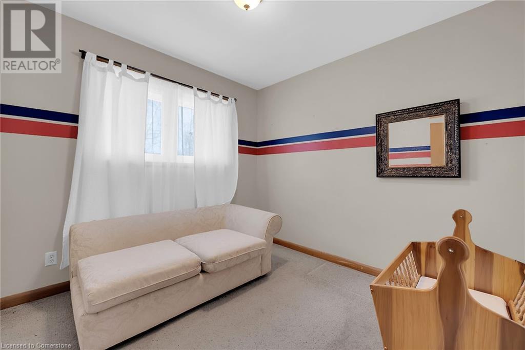 Living area with baseboards and carpet - 9 Gavin Drive, St. Catharines, ON - Indoor