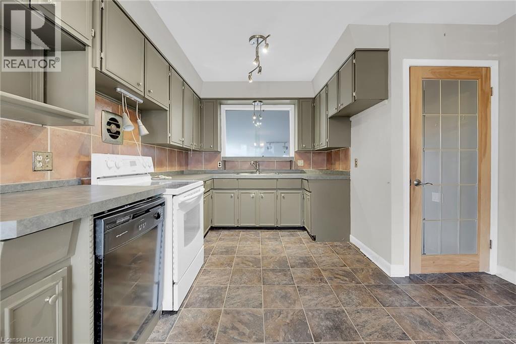 9 Gavin Drive, St. Catharines, ON - Indoor Photo Showing Kitchen