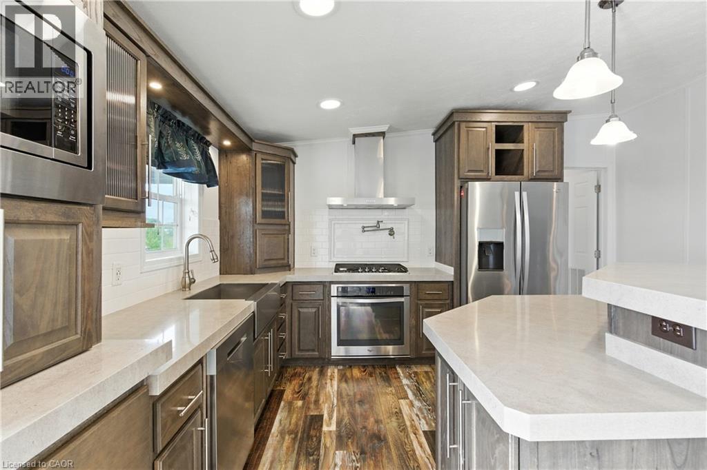 45 Riverbend Crescent, Nanticoke, ON - Indoor Photo Showing Kitchen With Upgraded Kitchen