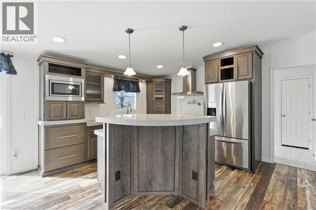 45 Riverbend Crescent, Nanticoke, ON - Indoor Photo Showing Kitchen With Upgraded Kitchen