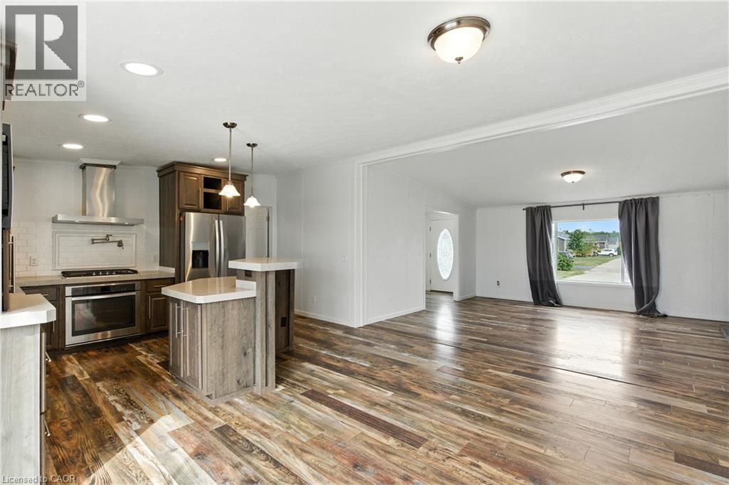 45 Riverbend Crescent, Nanticoke, ON - Indoor Photo Showing Kitchen With Upgraded Kitchen
