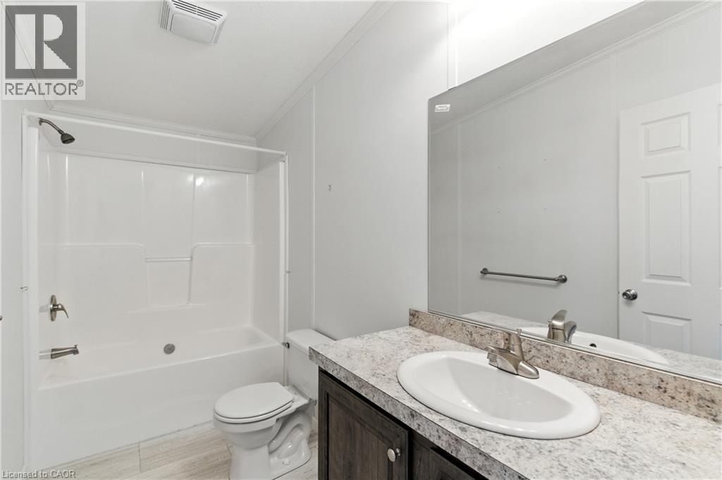 45 Riverbend Crescent, Nanticoke, ON - Indoor Photo Showing Bathroom