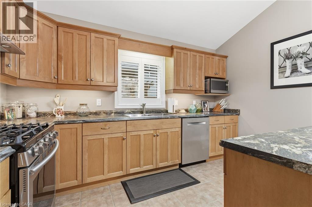 5 Briarwood Drive, St. Catharines, ON - Indoor Photo Showing Kitchen With Double Sink