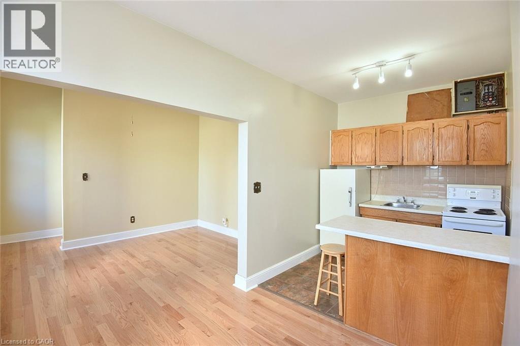 185 Market Street, Hamilton, ON - Indoor Photo Showing Kitchen