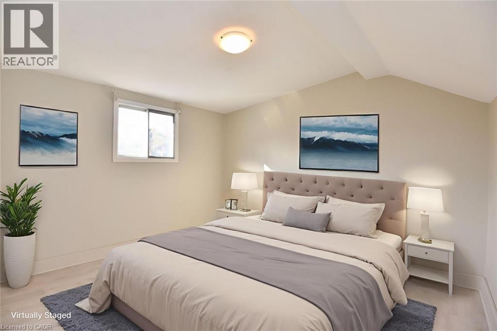 185 Market Street, Hamilton, ON - Indoor Photo Showing Bedroom