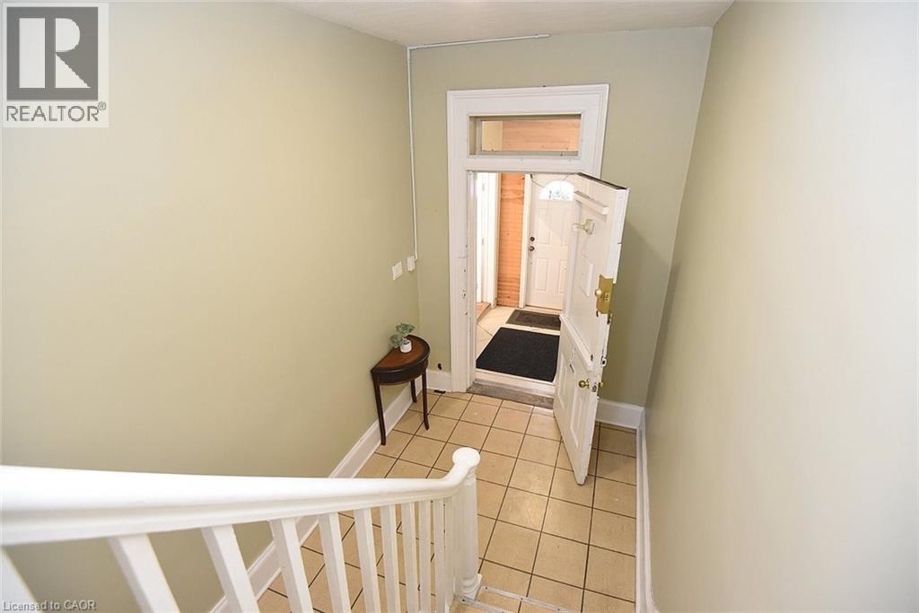 185 Market Street, Hamilton, ON - Indoor Photo Showing Other Room