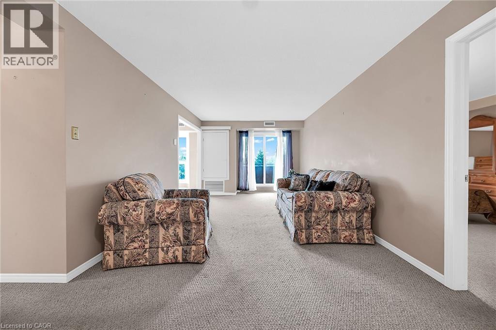 Carpeted living area with baseboards - 416 Limeridge Road E Unit# 309, Hamilton, ON - Indoor