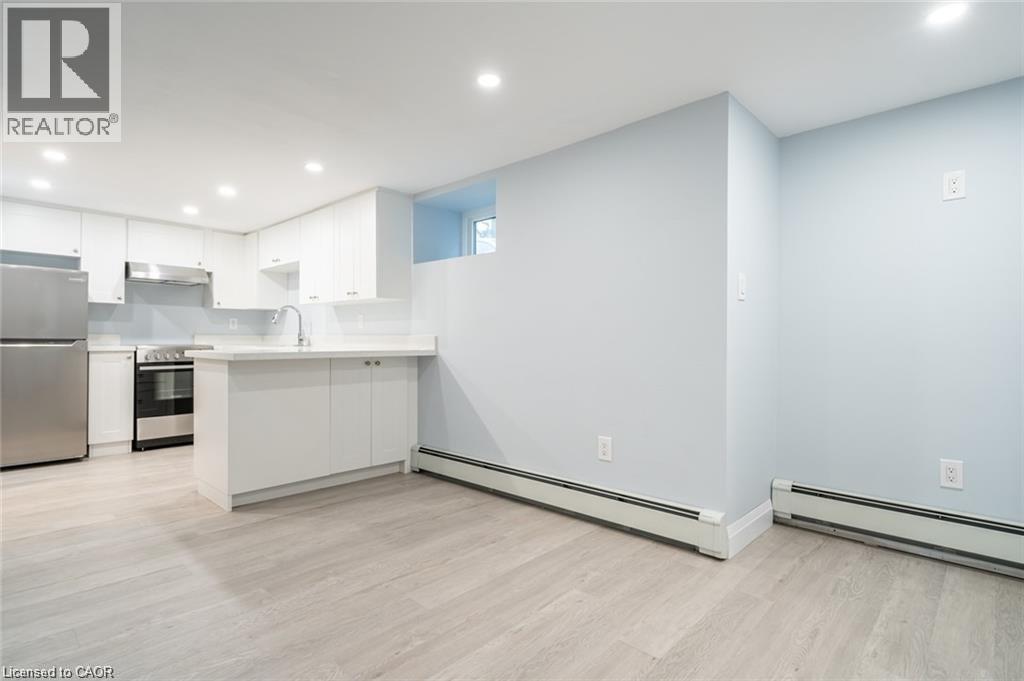 152 Sanford Avenue S, Hamilton, ON - Indoor Photo Showing Kitchen