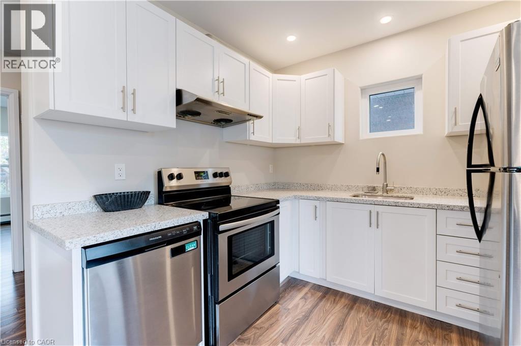 152 Sanford Avenue S, Hamilton, ON - Indoor Photo Showing Kitchen With Upgraded Kitchen